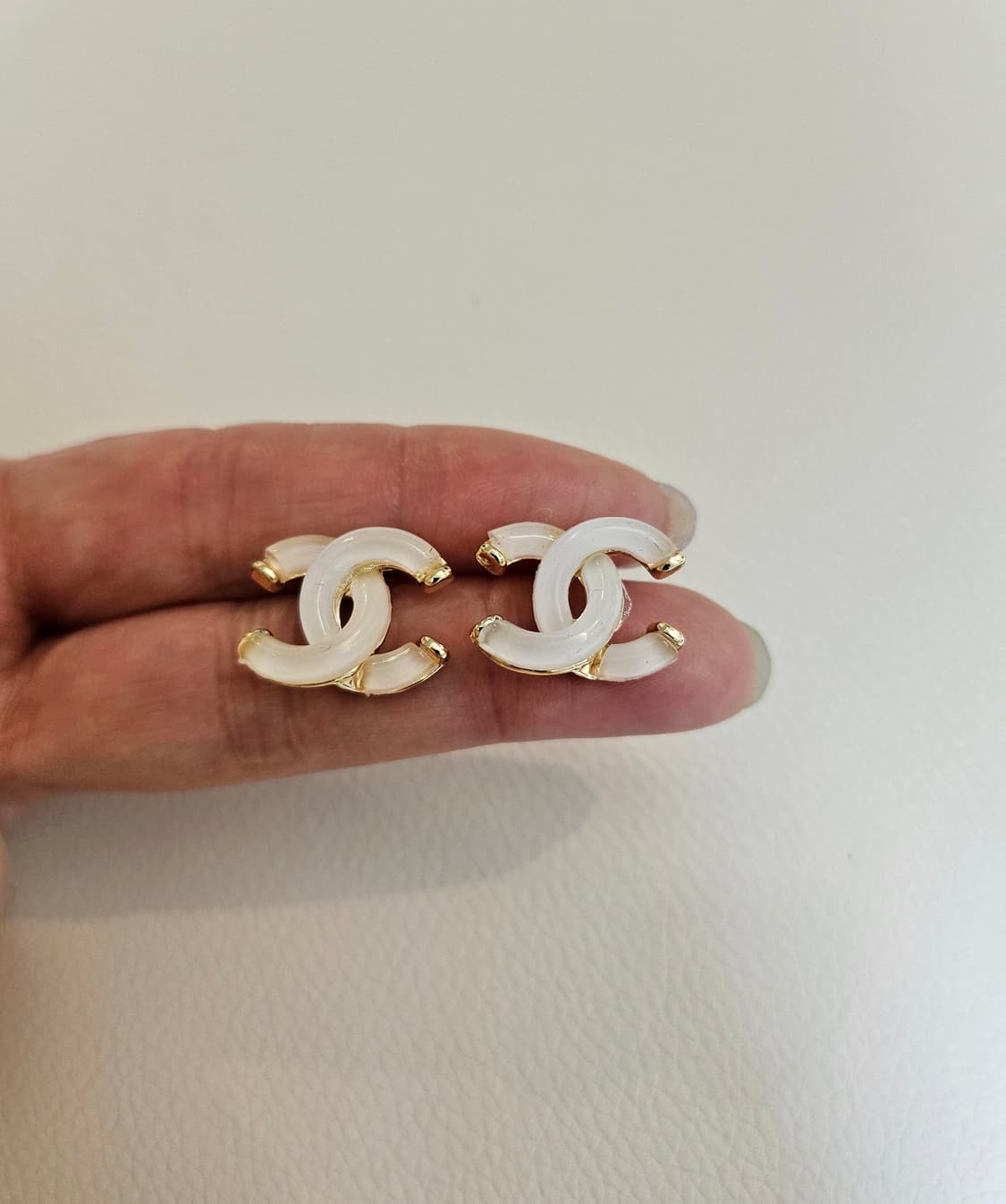 샤넬 호마이카 CC로고 화이트 귀걸이 업사이클링 상품이미지6