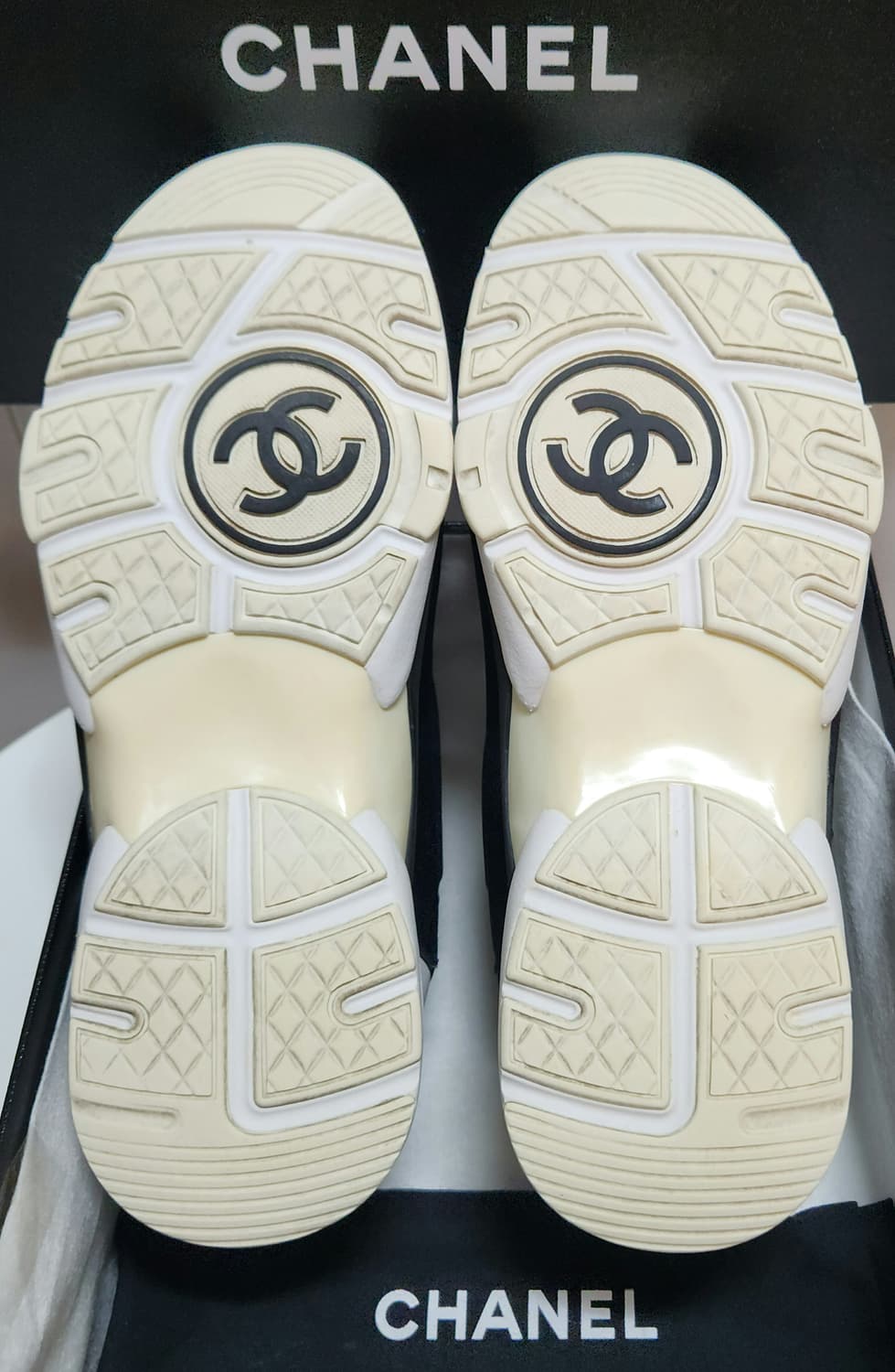 [정품]샤넬 스니커즈 운동화 CC로고 로우탑 블랙/화이트/오렌지 36.5 상품이미지8