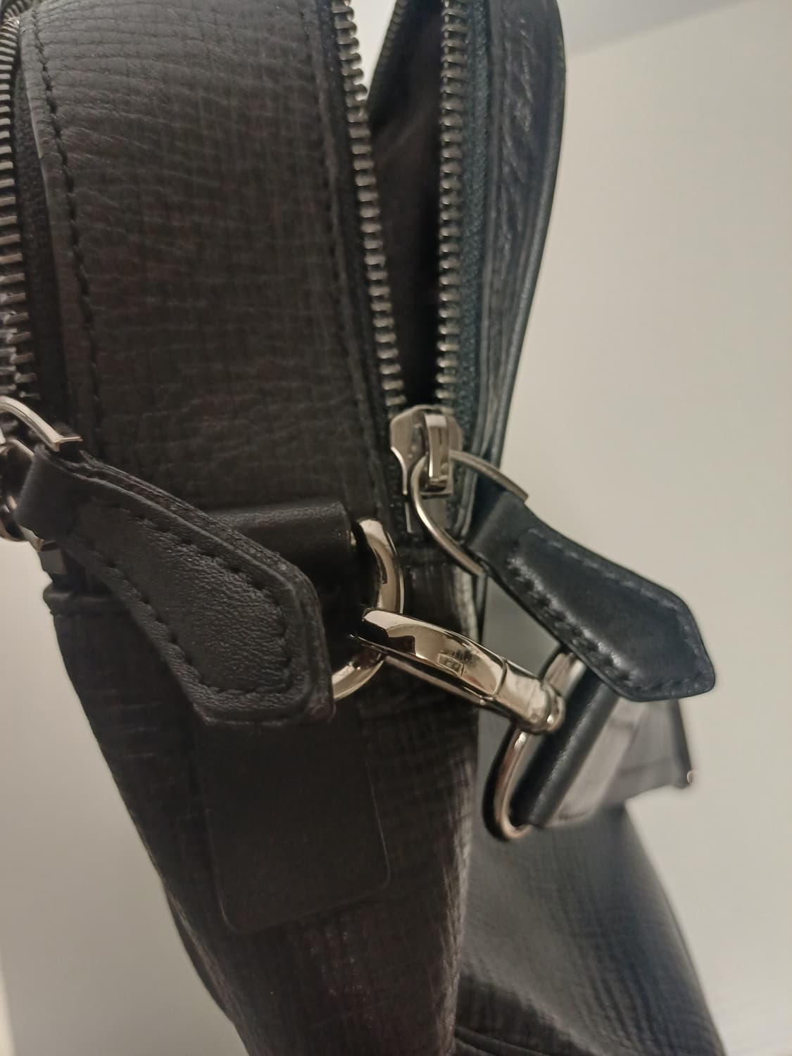 닥스 런던 남성 가죽 메신저백 (DBBA 8F114 BK) 상품이미지6