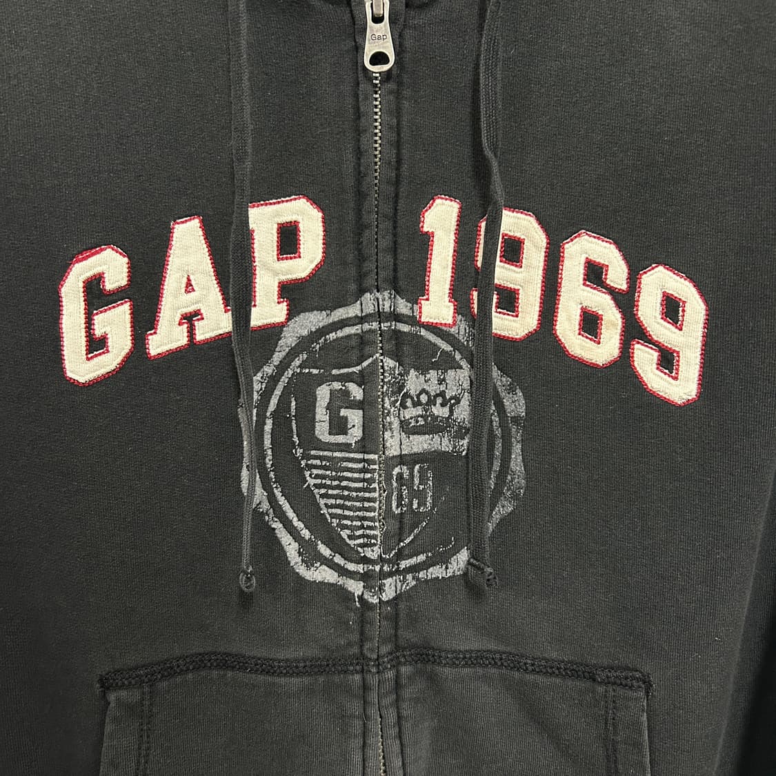 갭 아치로고 후드집업 블랙 상품이미지3