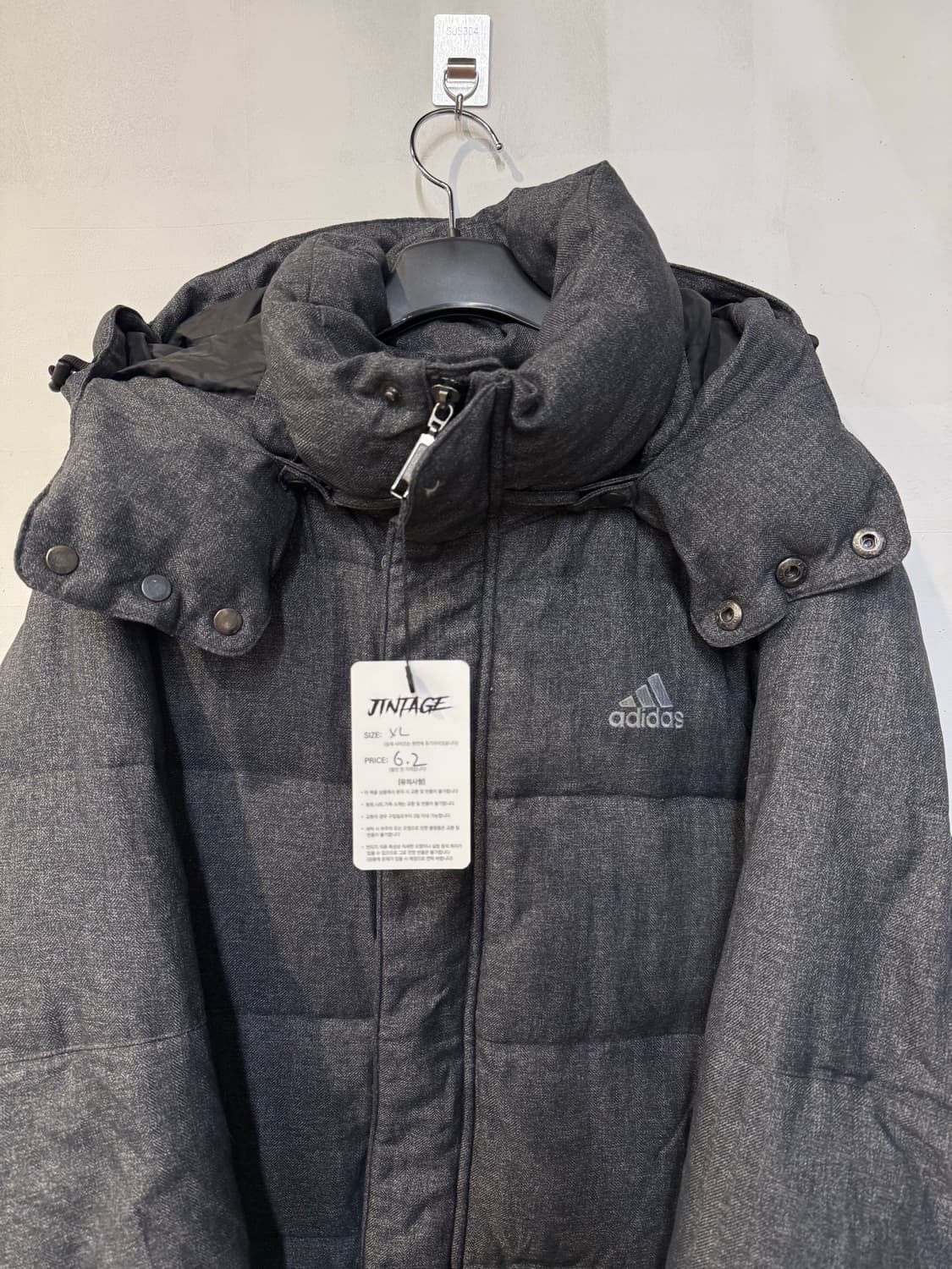 아디다스 챠콜 패딩 상품이미지2