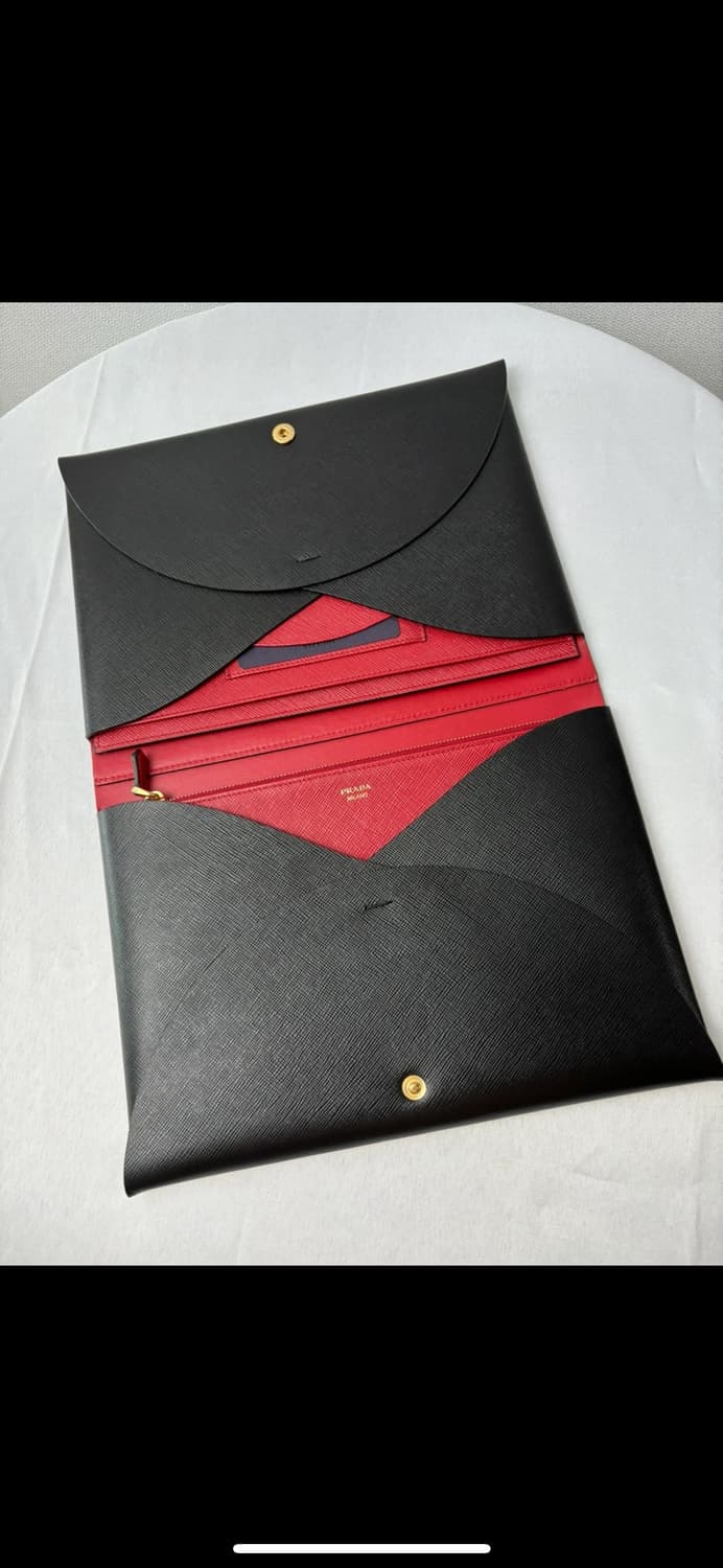 (새상품,정품)프라다 사피아노 레더 도큐먼트 클러치백 블랙 상품이미지4