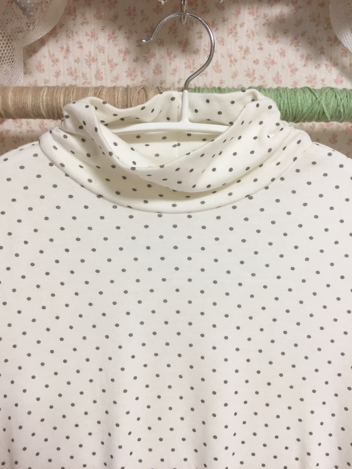 빈티지 화이트 도트 목폴라 슬리브 상품이미지2
