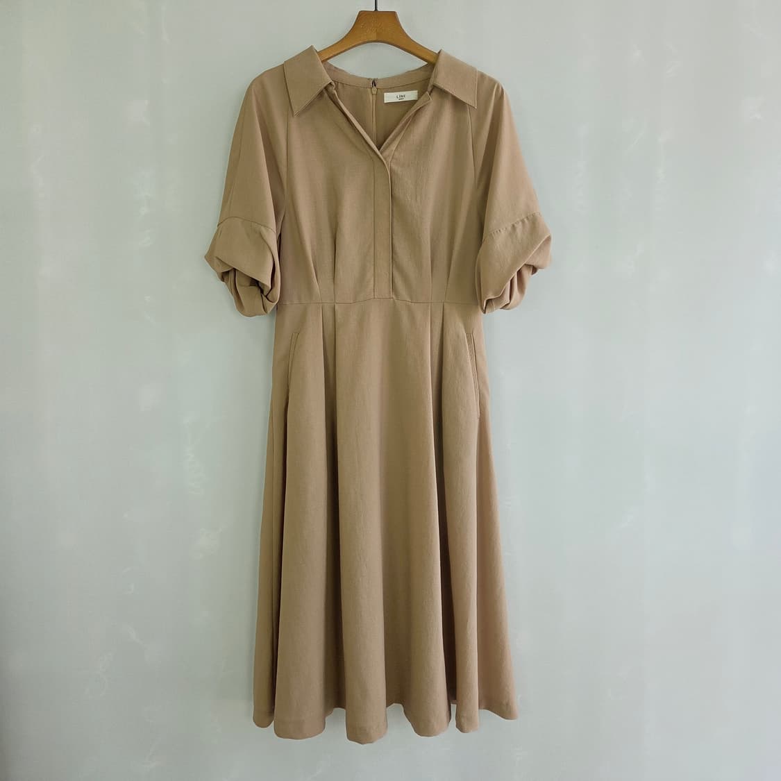 [LINE] 라인 베이지 플레어 원피스 여성 데일리 66 상품이미지1