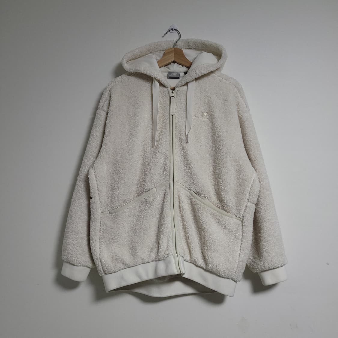 (S) NB 뉴발란스 아이보리 뽀글이 후드집업 양털 플리스 점퍼 상품이미지1