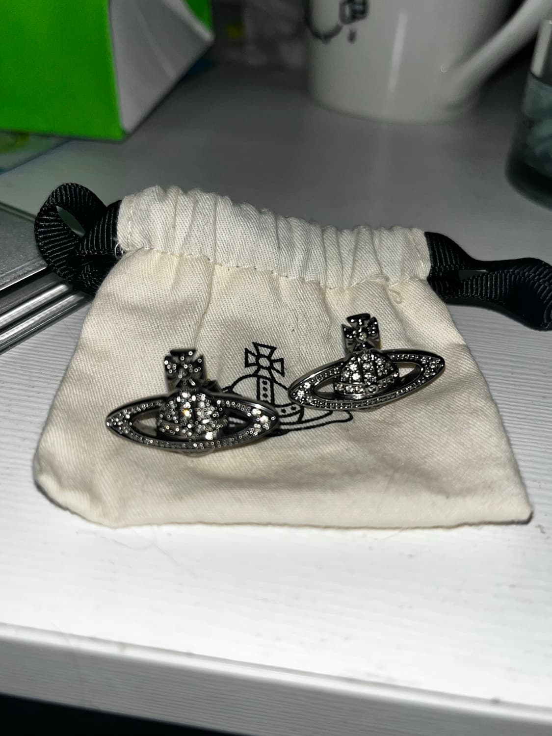 비비안웨스트우드 미니 바스 릴리프 이어링 상품이미지1