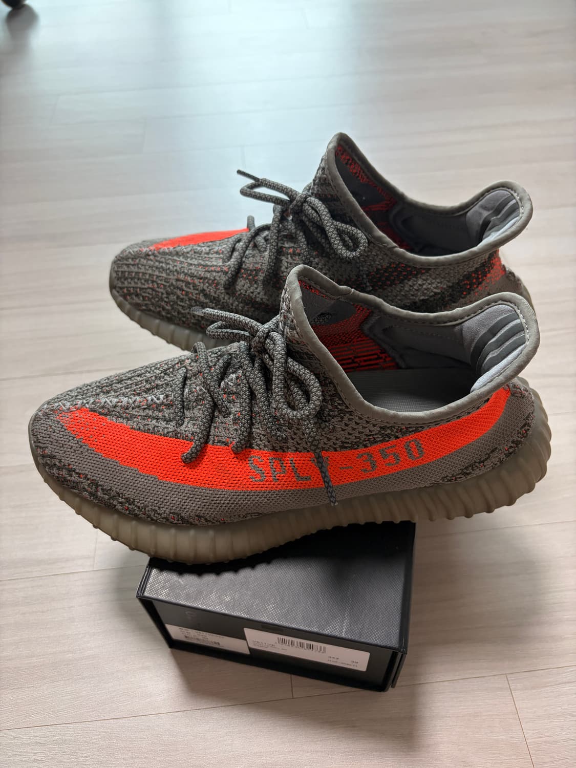 이지부스트 350 V2 벨루가 상품이미지4