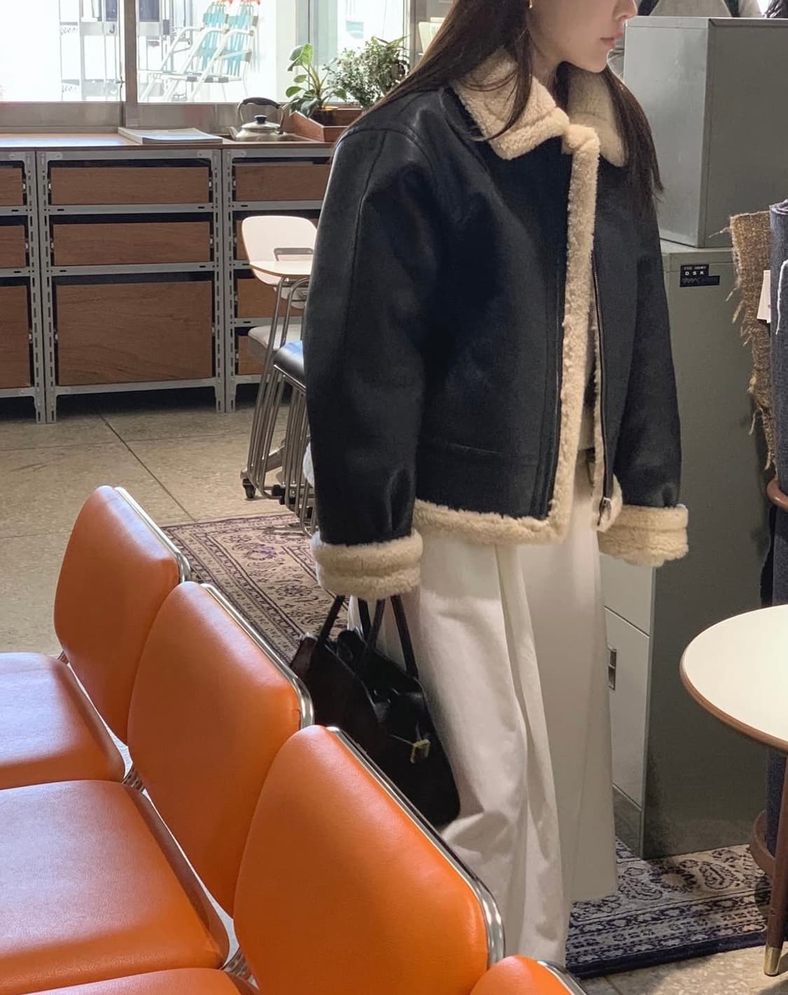 mmore 비건 레더 무스탕 블랙 상품이미지5