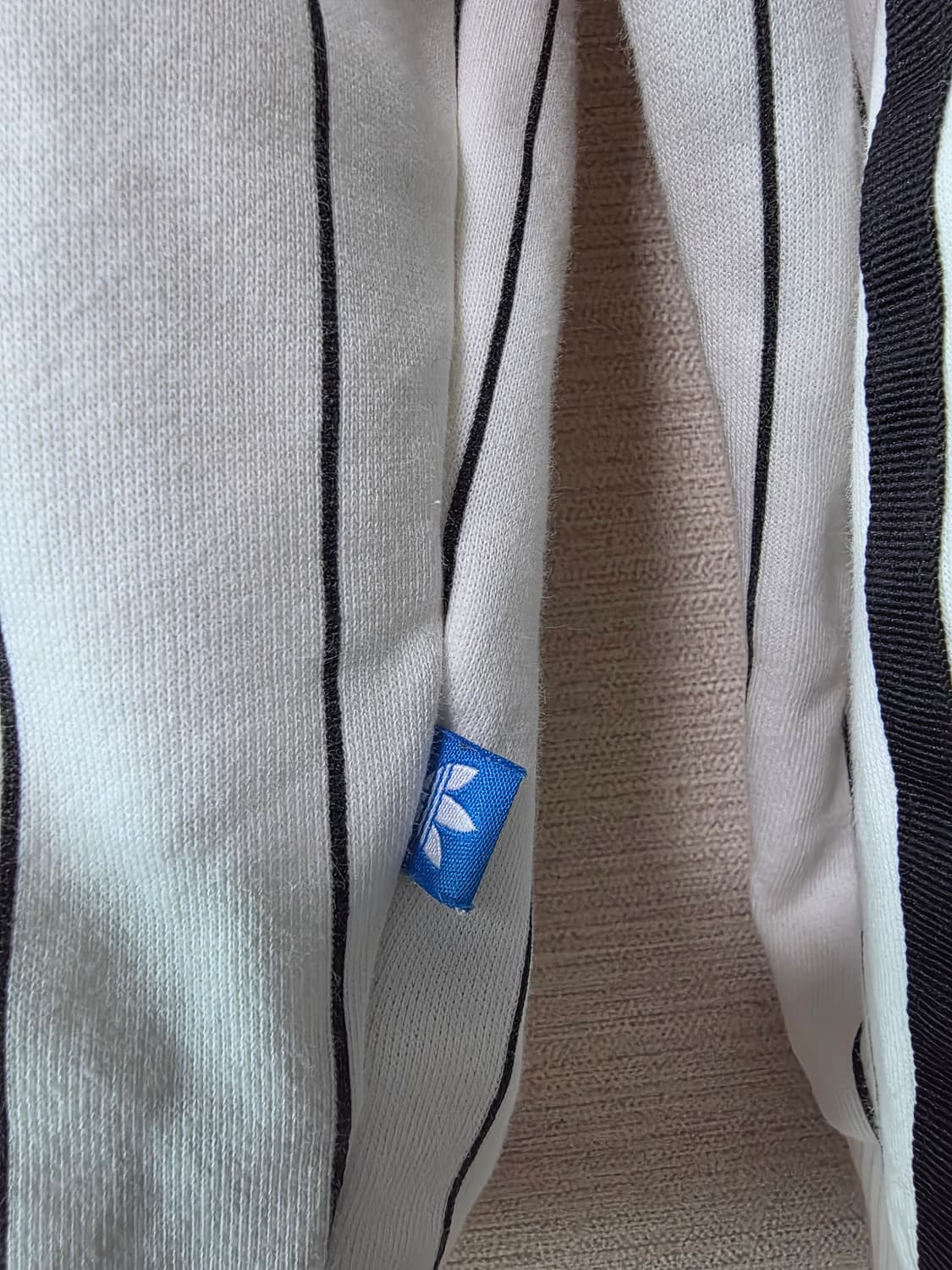 아디다스 블랙 스트라이프 맨투맨 상품이미지4