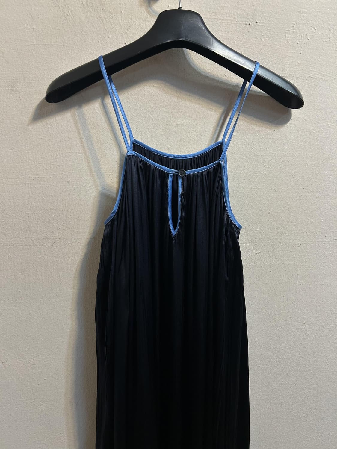 르셉템버 배색 스트랩 플리츠 롱원피스 상품이미지5