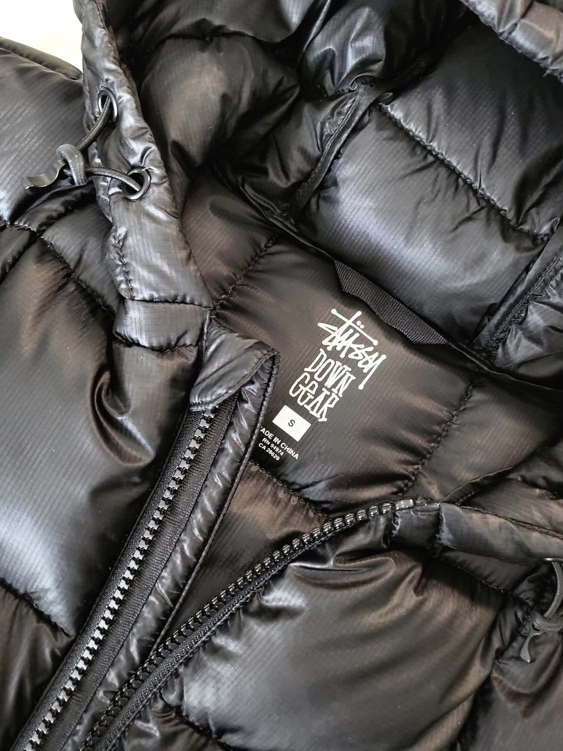 스투시 미드웨이트 후드 푸퍼 블랙 남녀공용 핏 상품이미지5