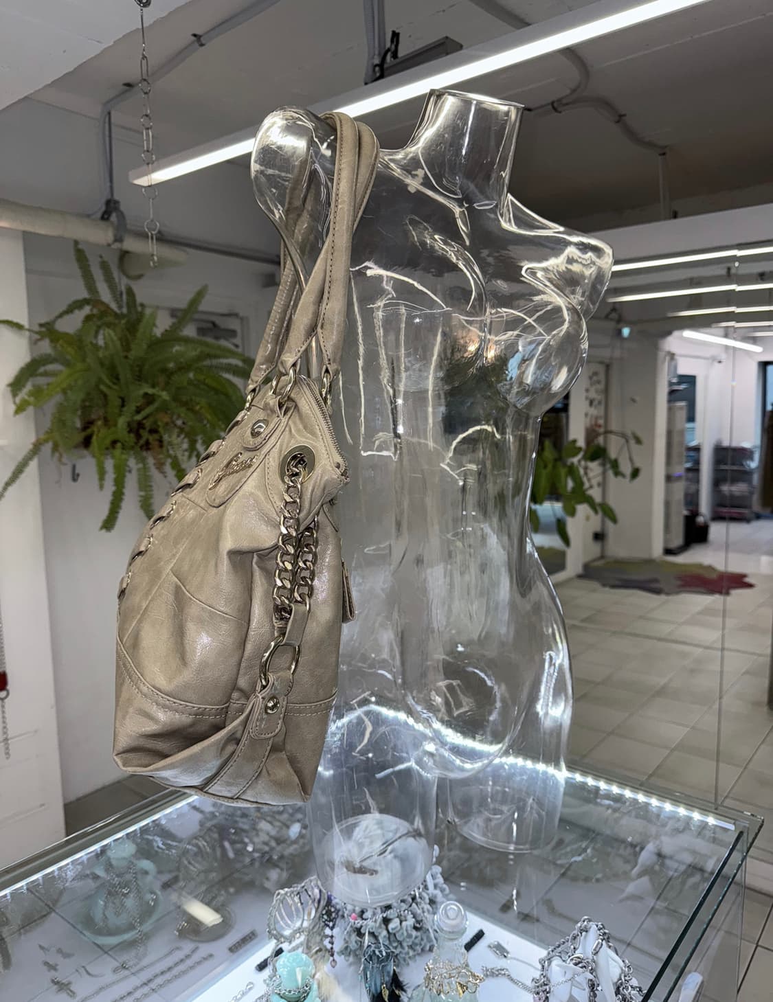 Guess 게스 빈티지 레더 백 상품이미지3