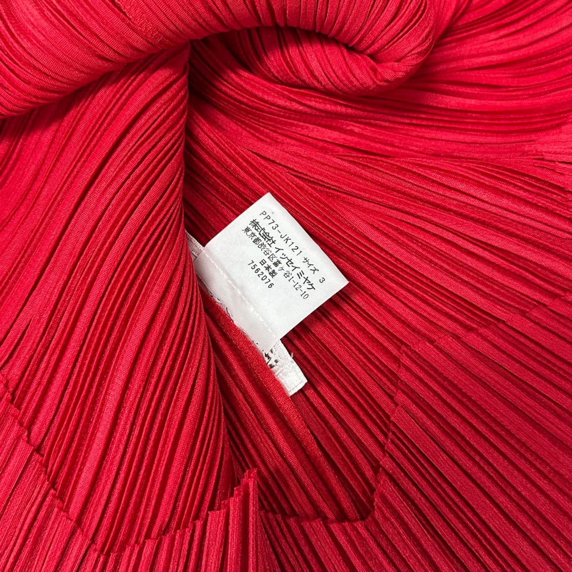 이세이미야케 플리츠플리즈 지그재그 헴 슬리브리스 탑 상품이미지6