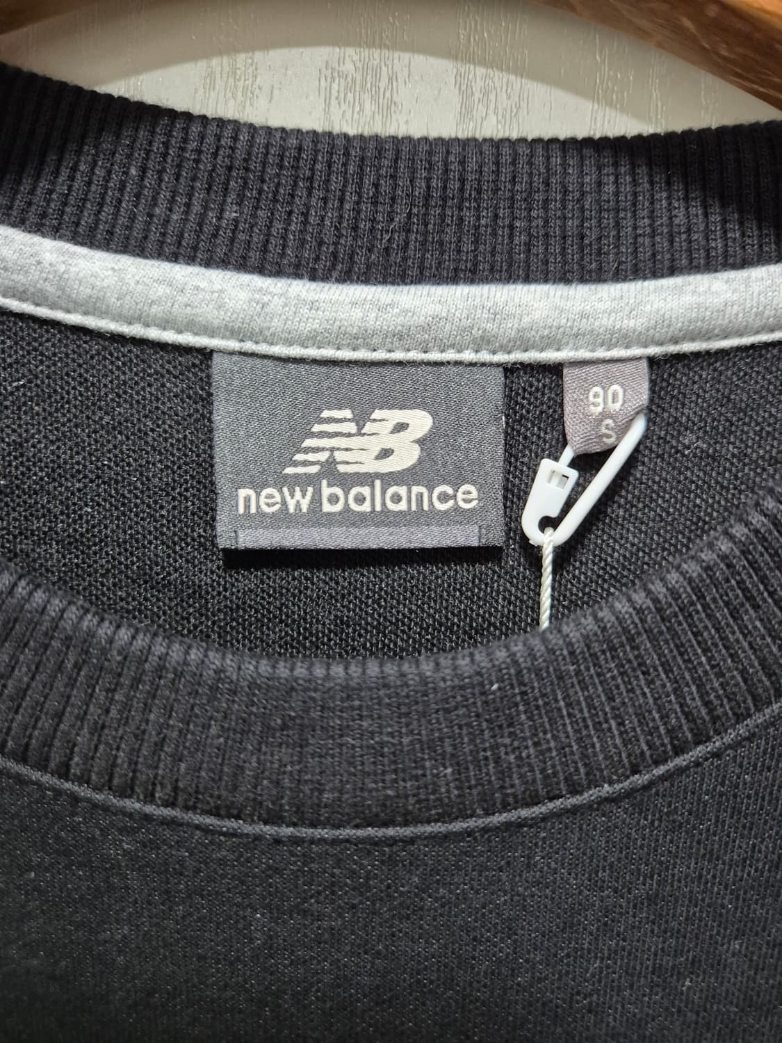 뉴발란스 블랙 맨투맨. 새상품 상품이미지5