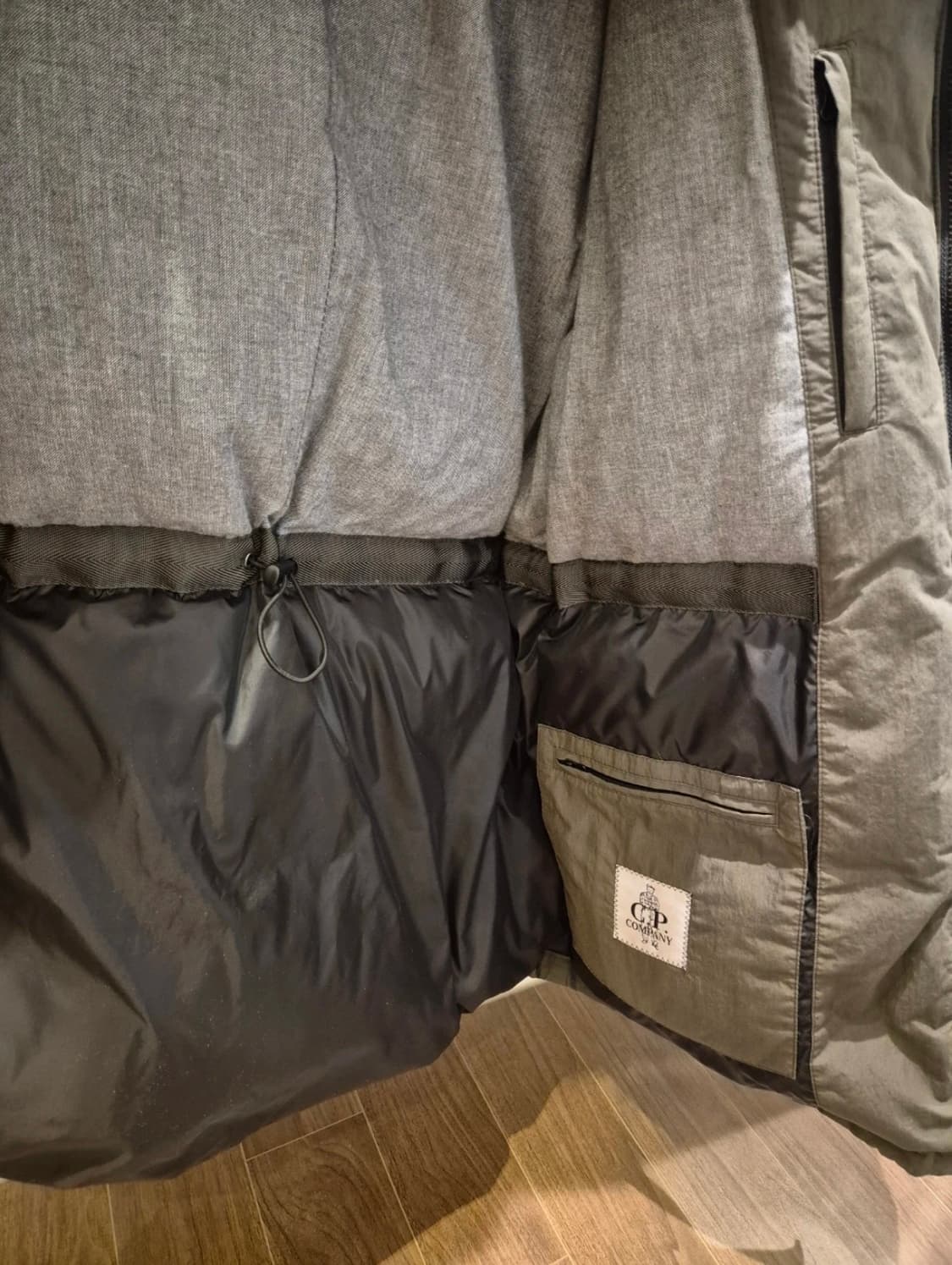 C.P 컴퍼니 고글 후드 패딩 자켓 105 상품이미지7