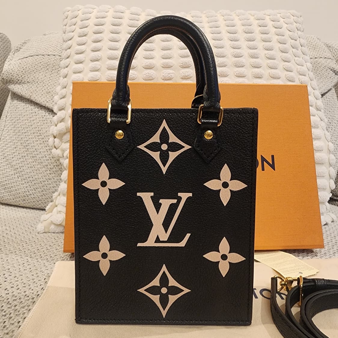 초민트급 루이비통 쁘띠 삭플라 미니 앙프렝뜨 바이컬러 블랙 베이지 상품이미지3