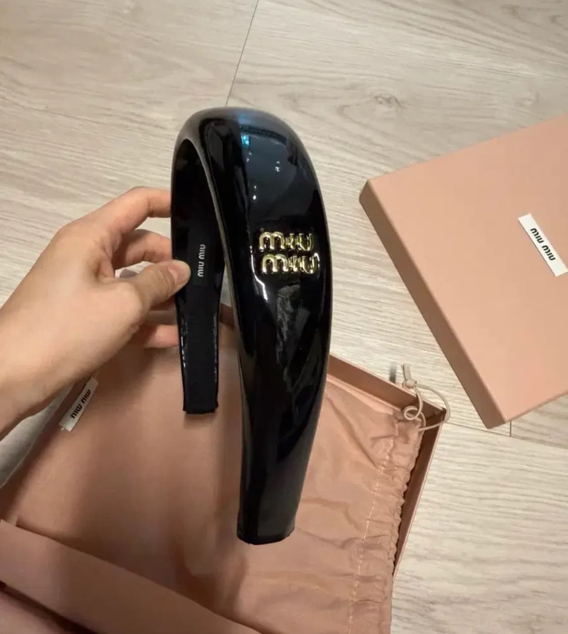 미우미우 헤어밴드 블랙 상품이미지2