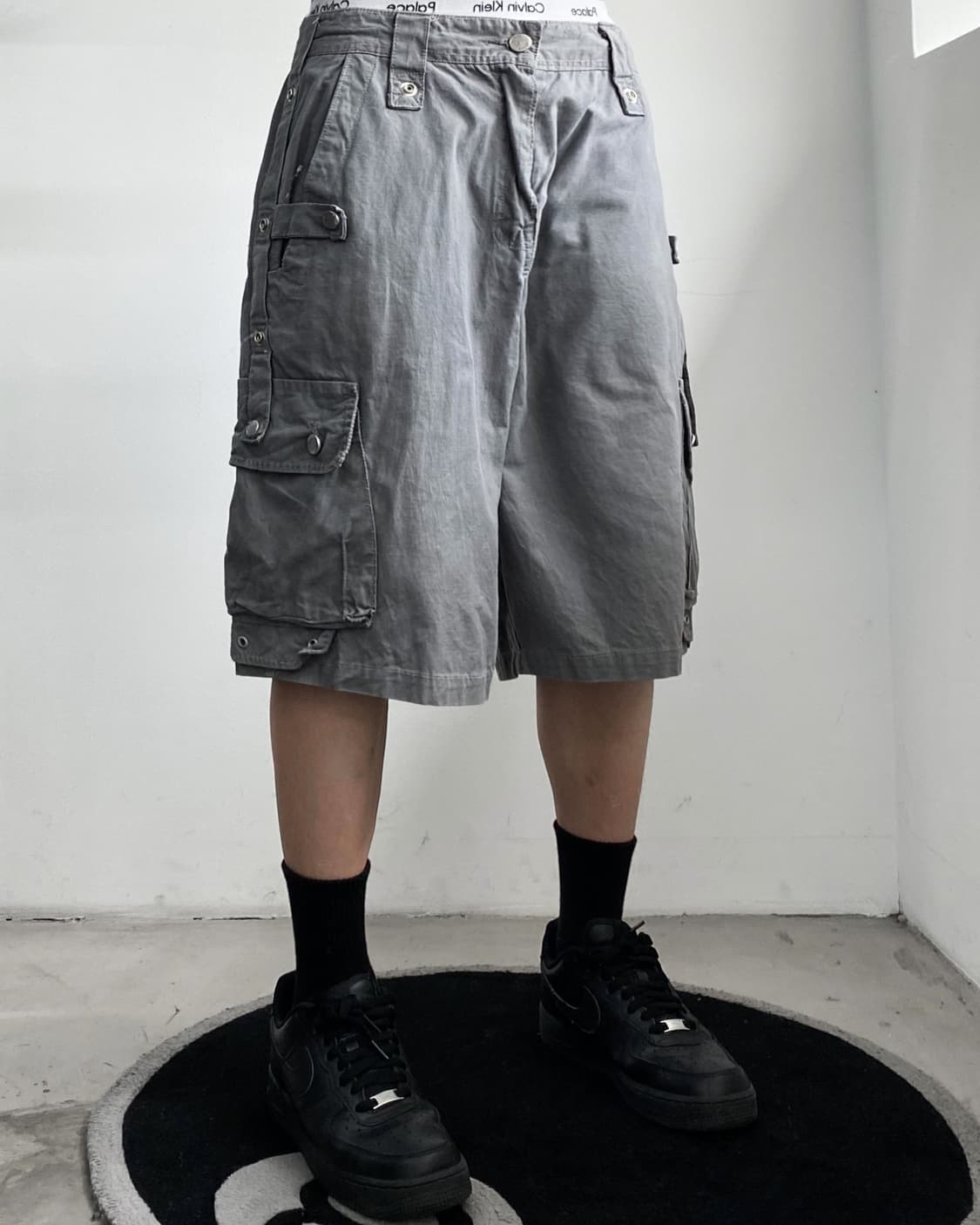 스페이스 그레이 포켓 카고 쇼츠 상품이미지1