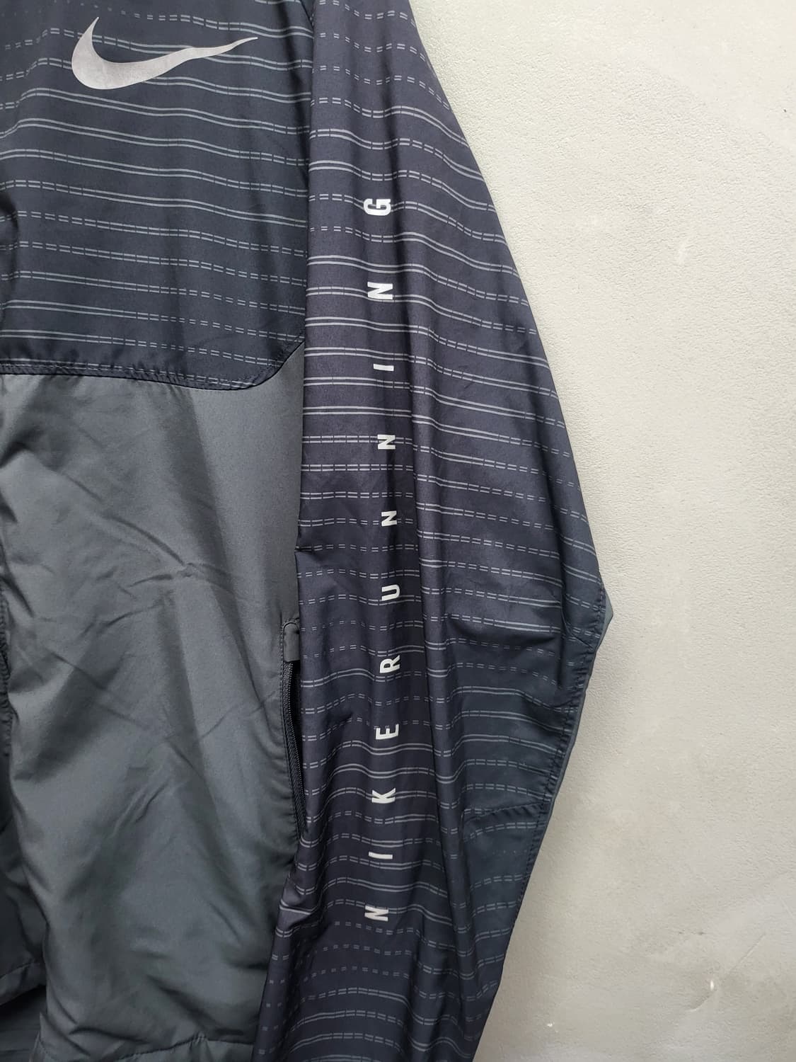 나이키 런닝 바람막이 블랙 가슴60 기장66 상품이미지2