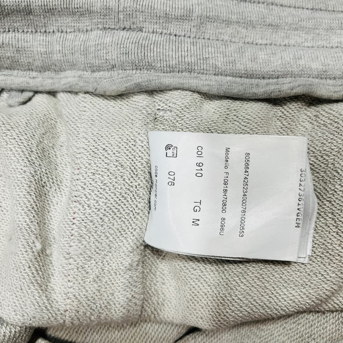 몽클레어 삼선 디자인 스몰 로고 패치 숏 하프팬츠 상품이미지9