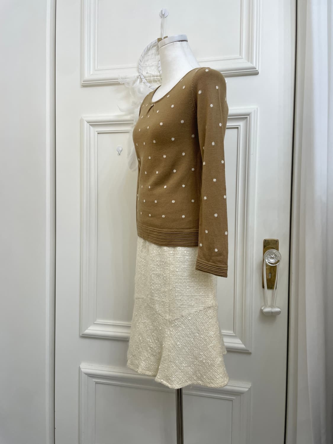 butter beige dot flower embroidery knit 상품이미지3