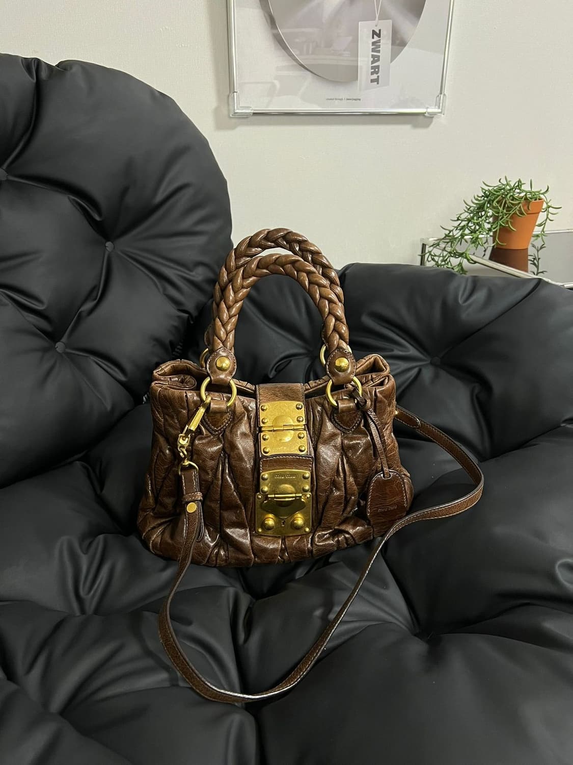 미우미우 마틀라세 숄더백 상품이미지2