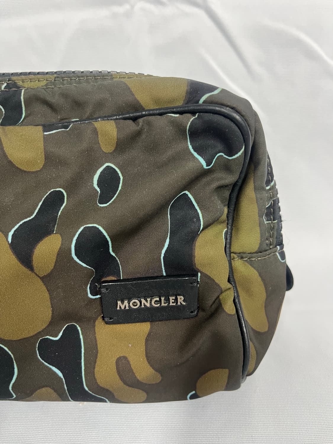 몽클레어 파우치백 카모 상품이미지2