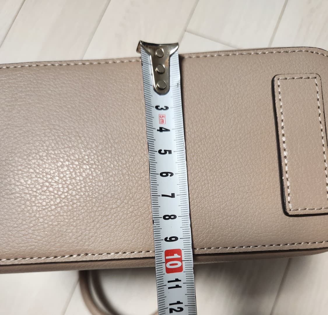 사만사타바사 쁘띠 알마 토트백 크로스백

두어번 사용해서 사진처럼 사용감 상품이미지3