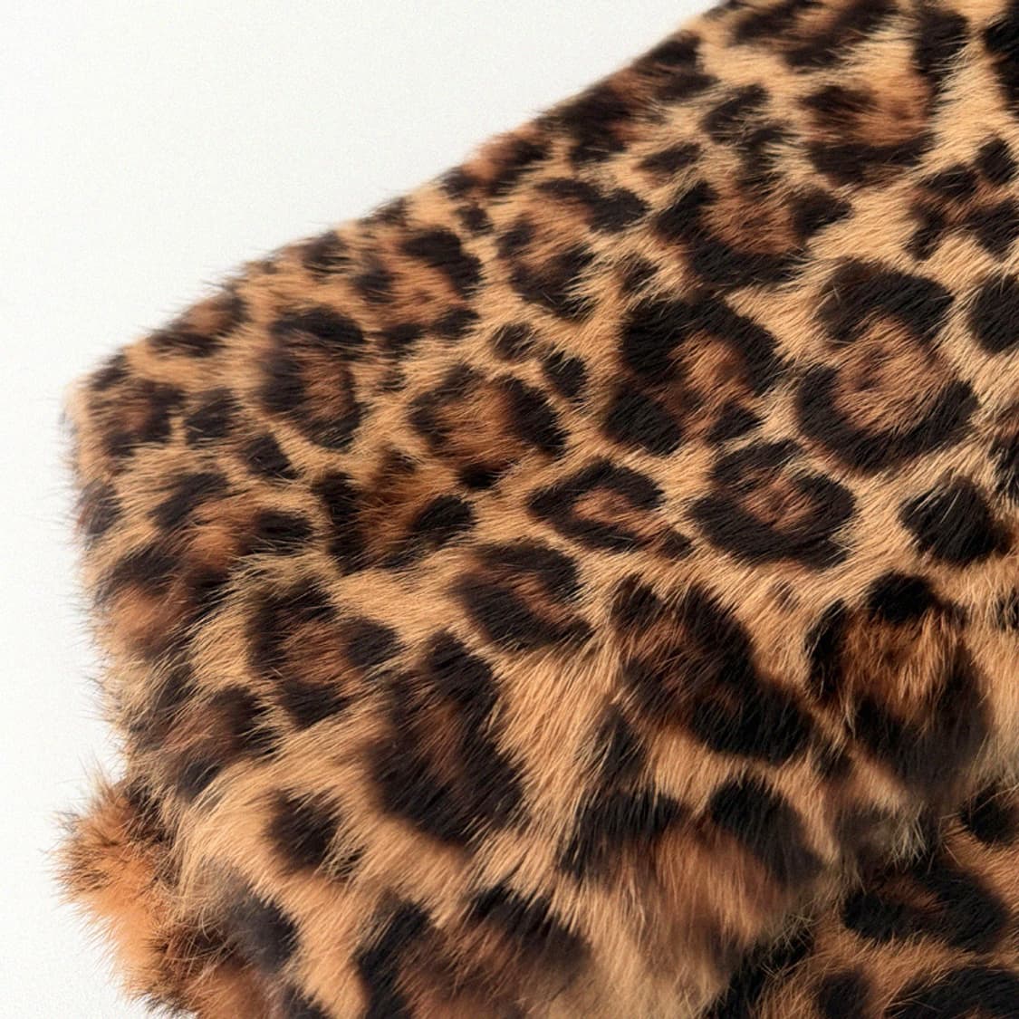 구찌 레오파드 호피 래빗 퍼 실크 머플러 숄 상품이미지7