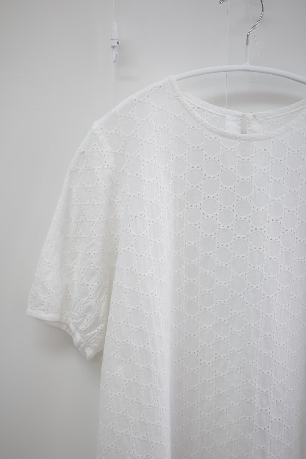 Dot white punching Blouse 상품이미지4