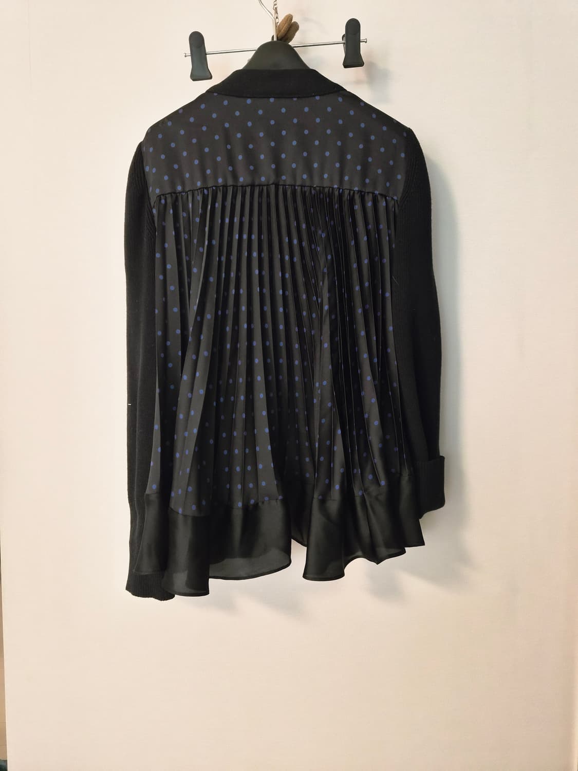 칼라거펠트 도트 배색 플리츠 가디건 (사이즈 95/77) 상품이미지3