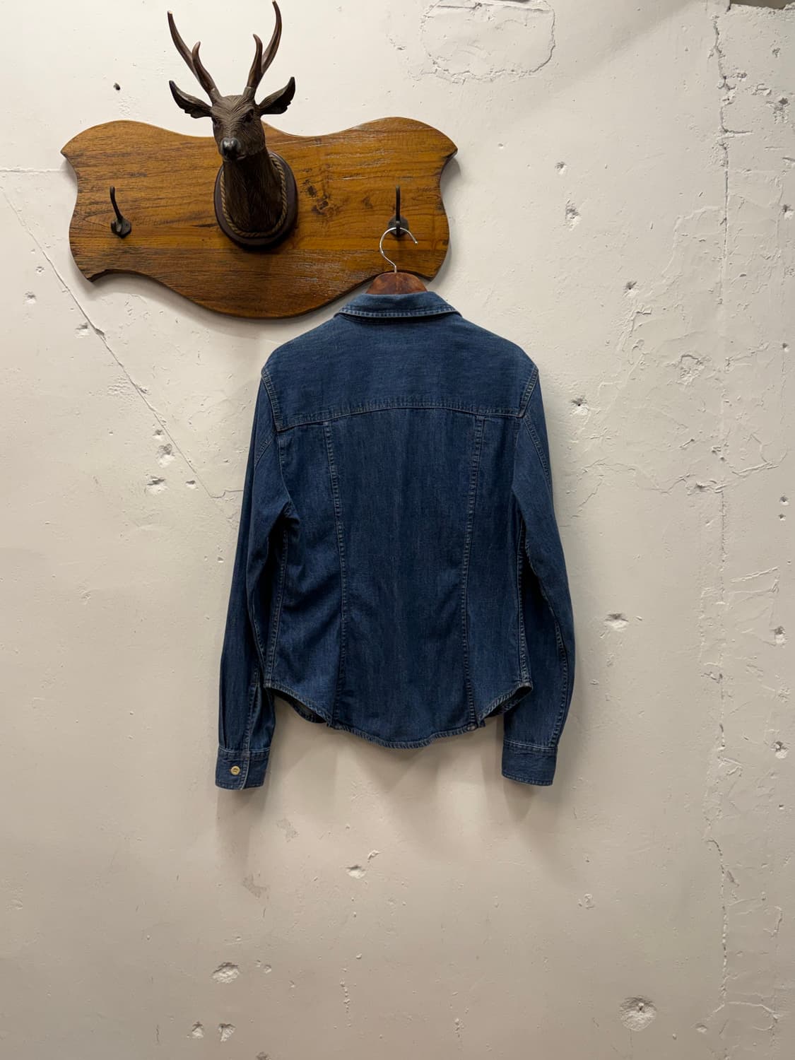 66) J.CREW Two-Pocket Denim Shirt 상품이미지4