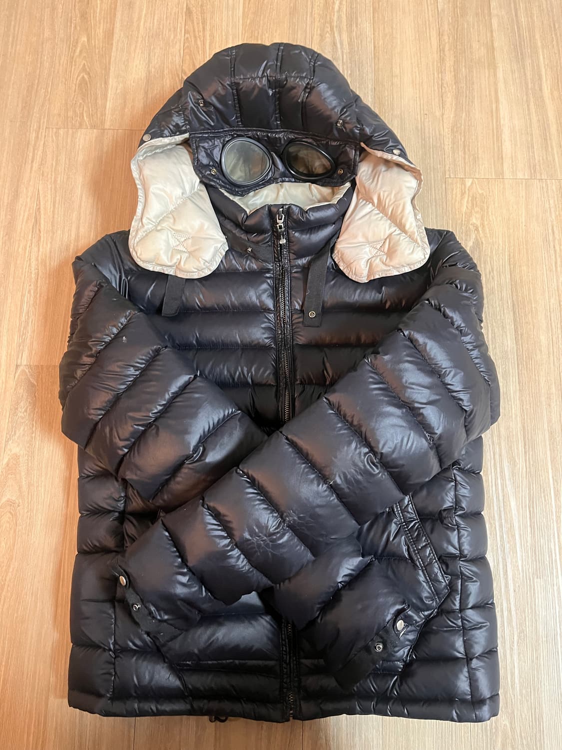 Cp컴퍼니 고글경량패딩 상품이미지1