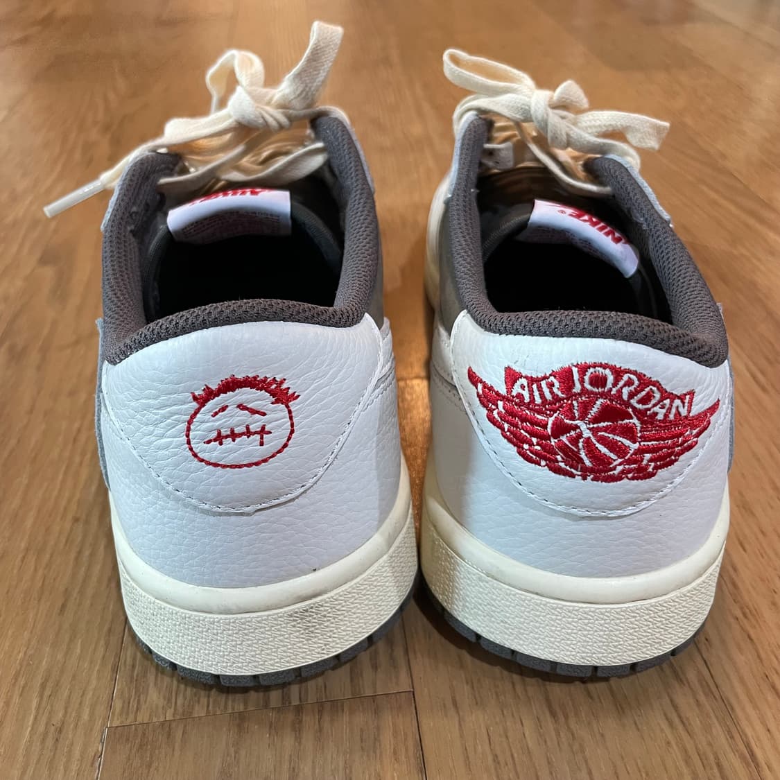 조던1 트래비스 스캇 리버스 모카 265 상품이미지4