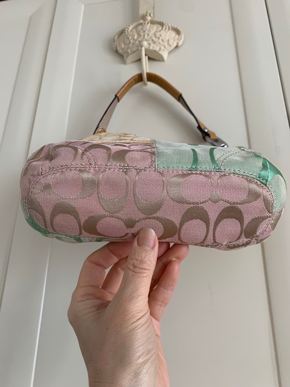 코치 호보 패치 백. 스몰사이즈 상품이미지3