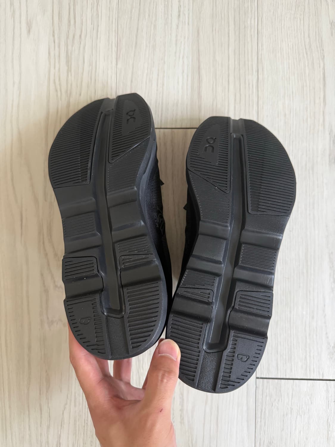 On running x kith cloudzone Black 상품이미지5