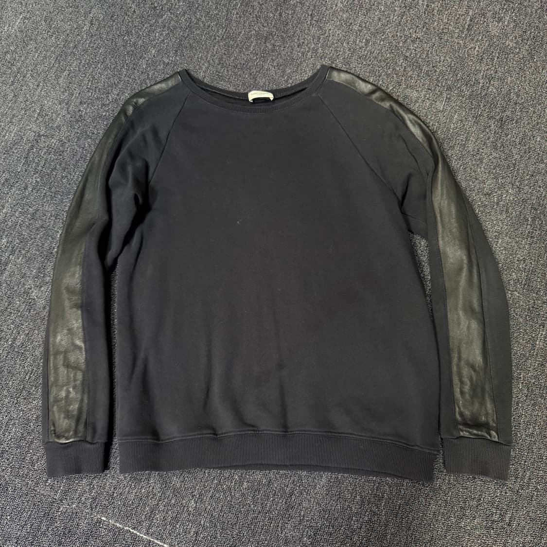 생로랑 사이드 레더 맨투맨 상품이미지1