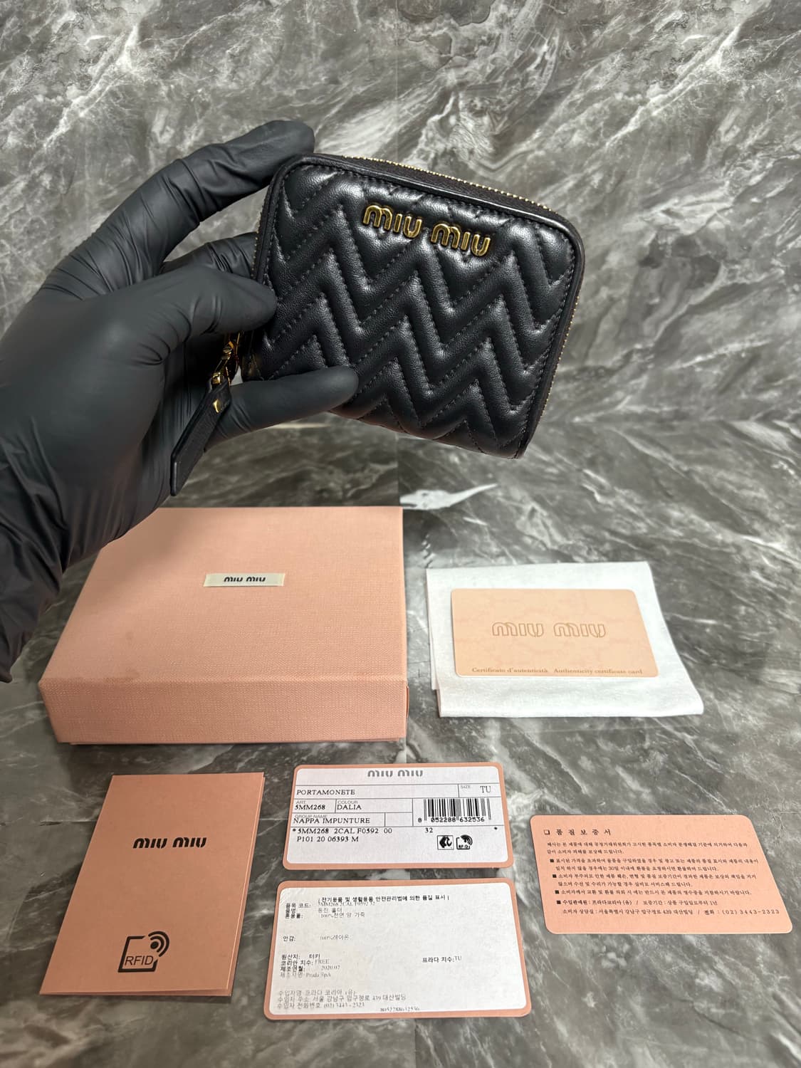 미우미우 마테라쎄 나파 가죽 동전 지갑 상품이미지1