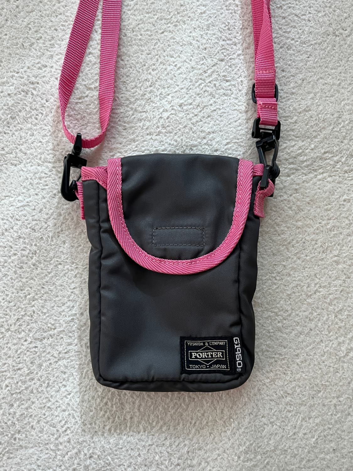 포터 핑크 트림 크로스백 그레이 상품이미지1