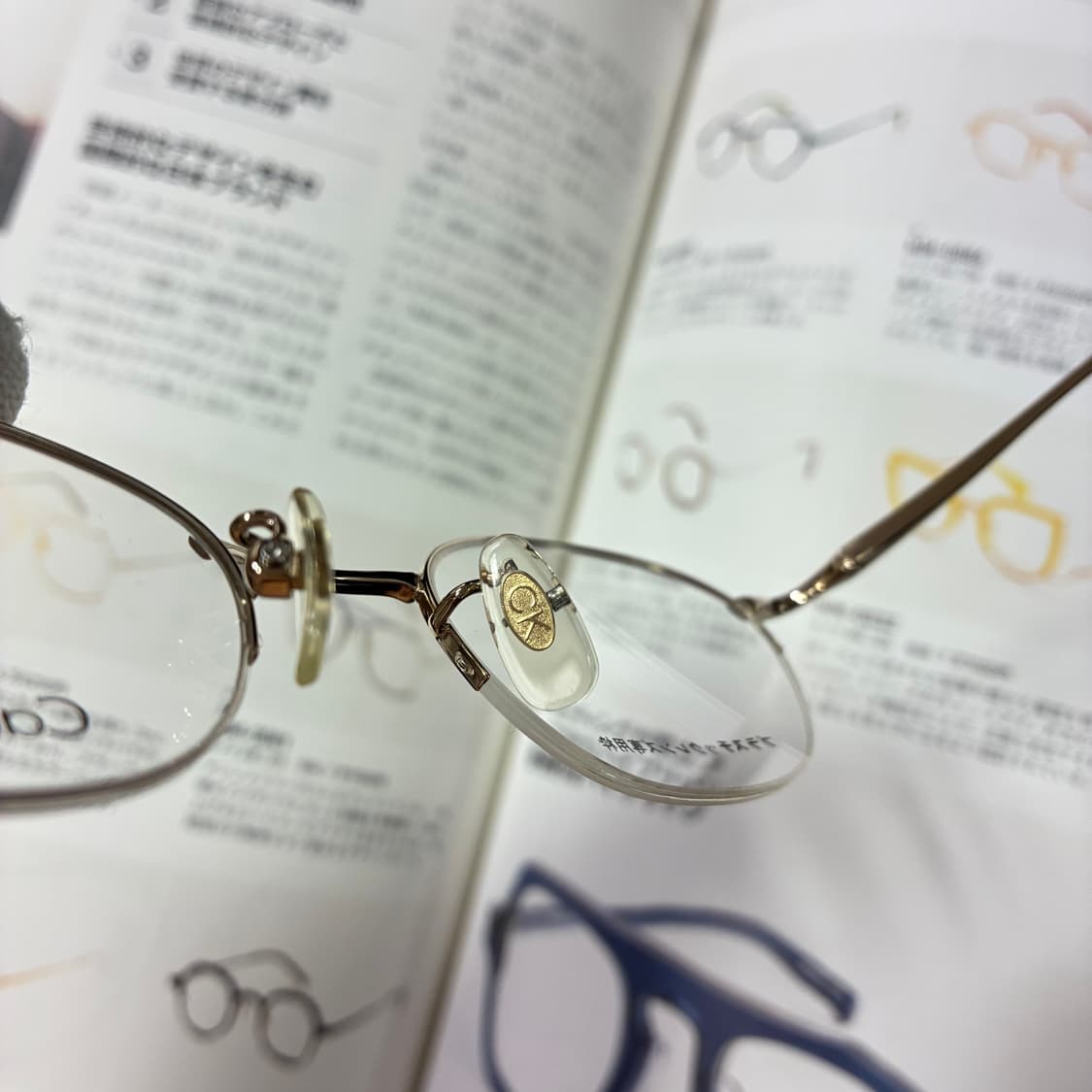 Calvin Klein 캘빈클라인 반무테 골드 티타늄 안경 상품이미지7