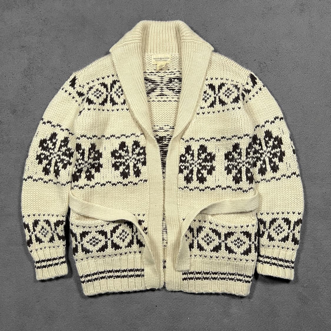 데님앤서플라이 노르딕 코위찬 벨티드 숄카라 울 가디건 상품이미지1