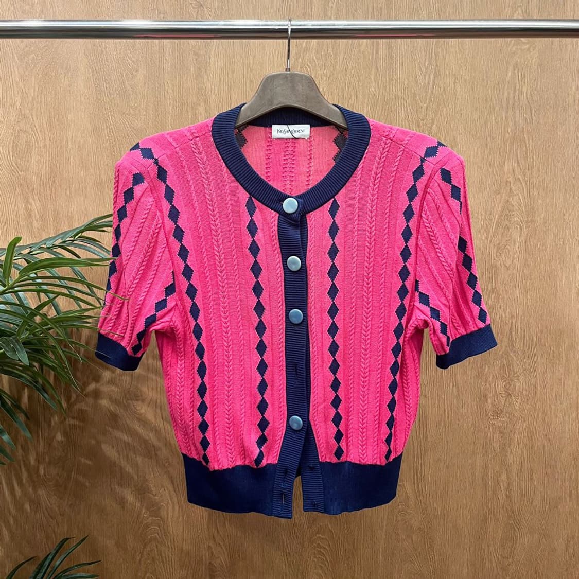 입생로랑 니트 가디건 배색 밑단 커프 아가일 패턴 디테일 핑크 네이비 상품이미지1