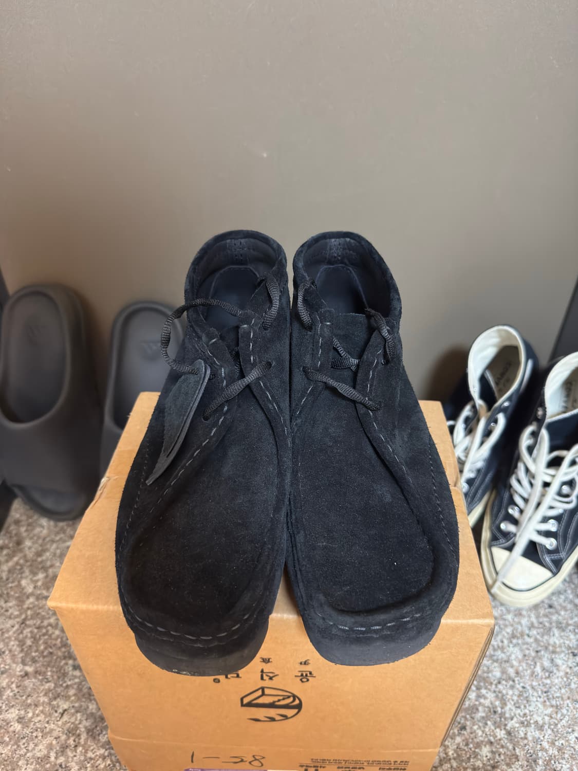 [270/UK9]포스트아카이브팩션(파프) x 클락스 왈라비BT 블랙 상품이미지2