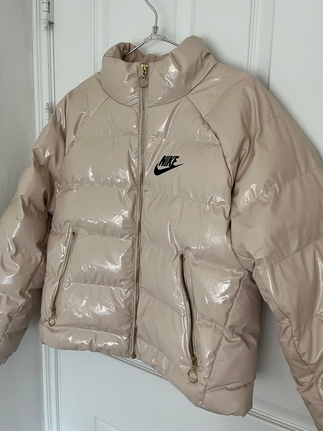 *해외출국으로 판매중단예정* 나이키 유광 숏패딩 베이지 상품이미지4