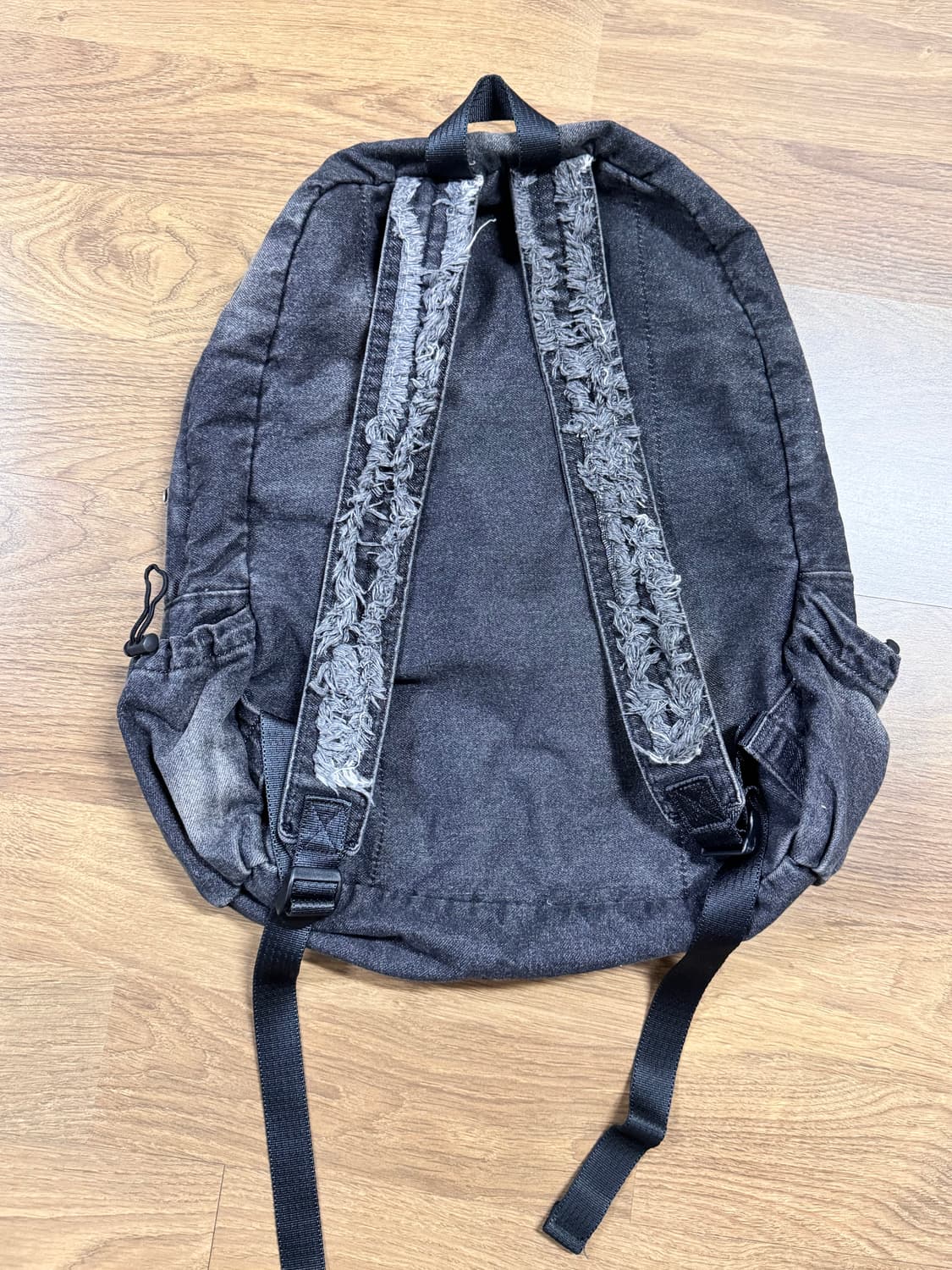 이우가마카라스 Washed Denim Turtle Backpack 상품이미지3