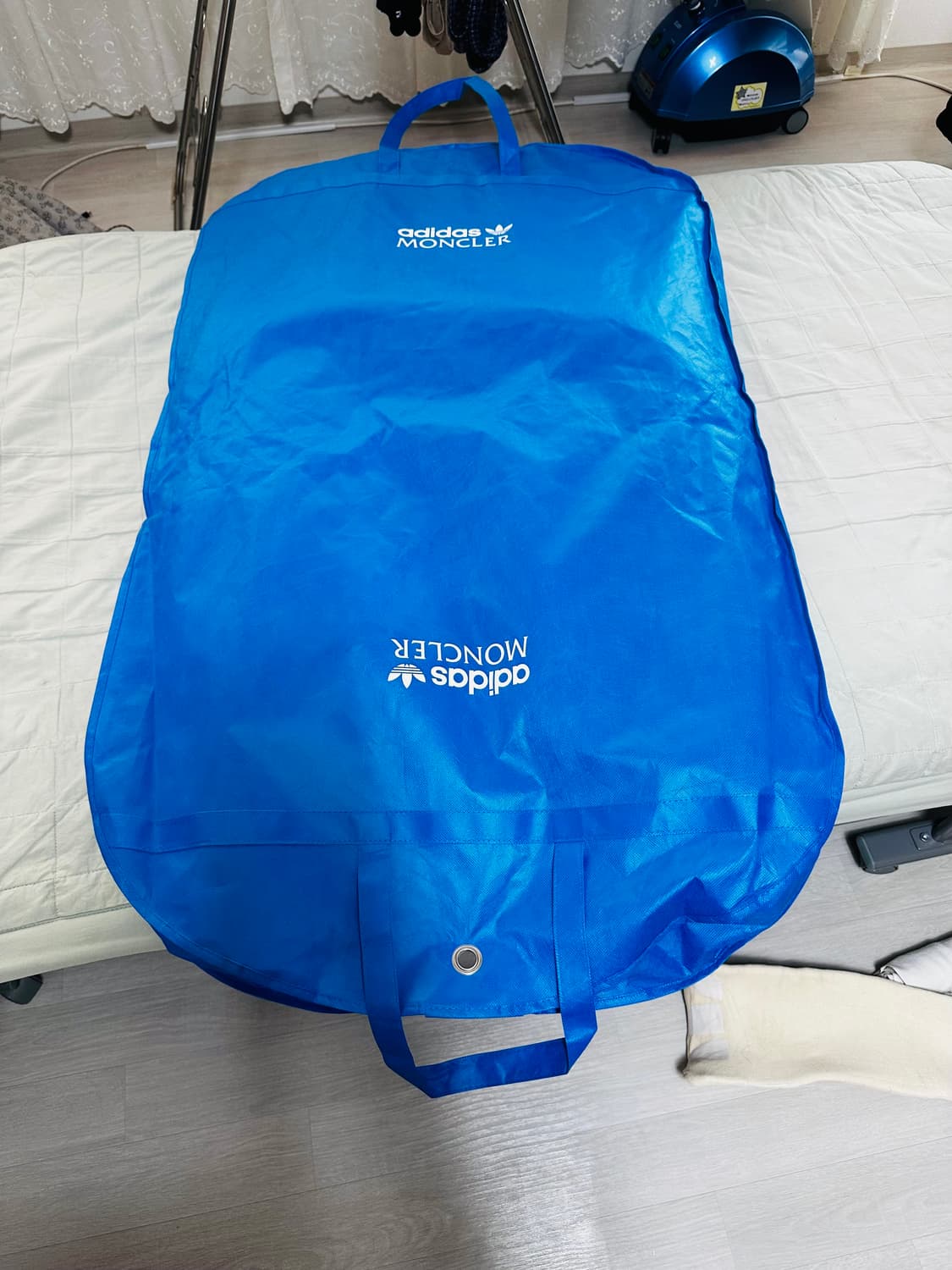 몽클레어 엑스 아디다스 오리지날 블루 Chambery 패딩 상품이미지5