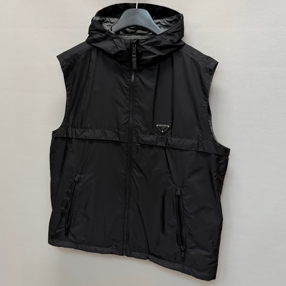 프라다 트라이앵글 로고 리나일론 조끼 (105)  상품이미지3