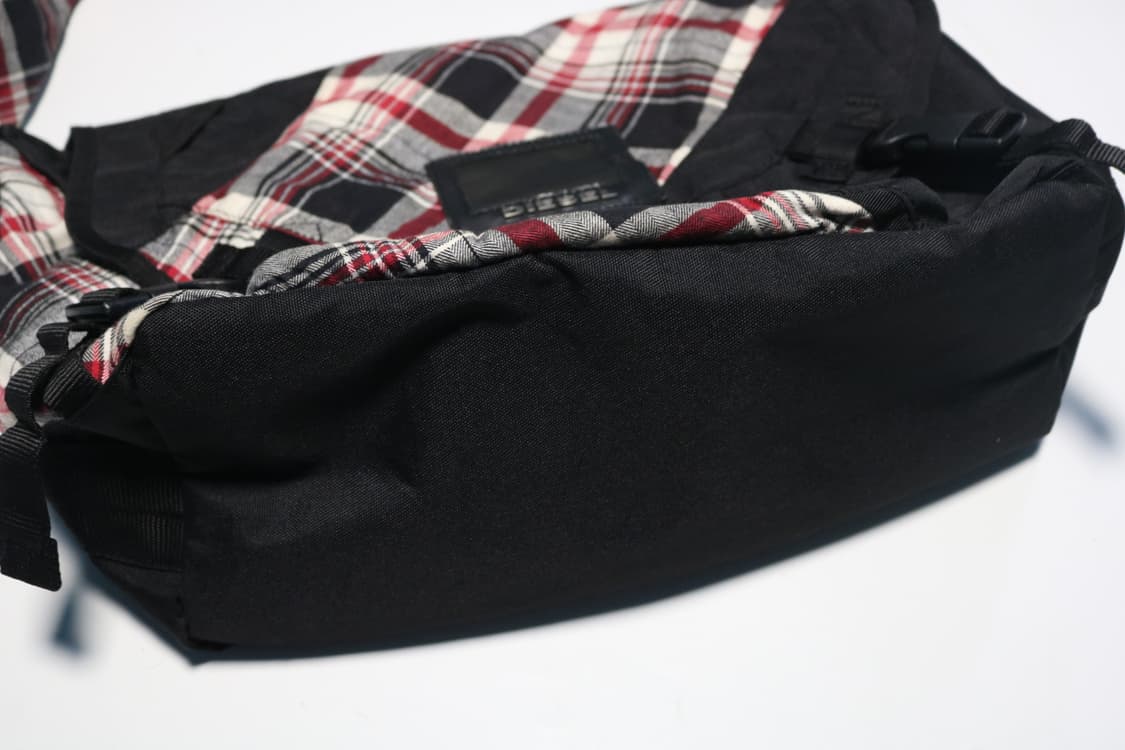 디젤 체크패턴 메신저백 상품이미지4