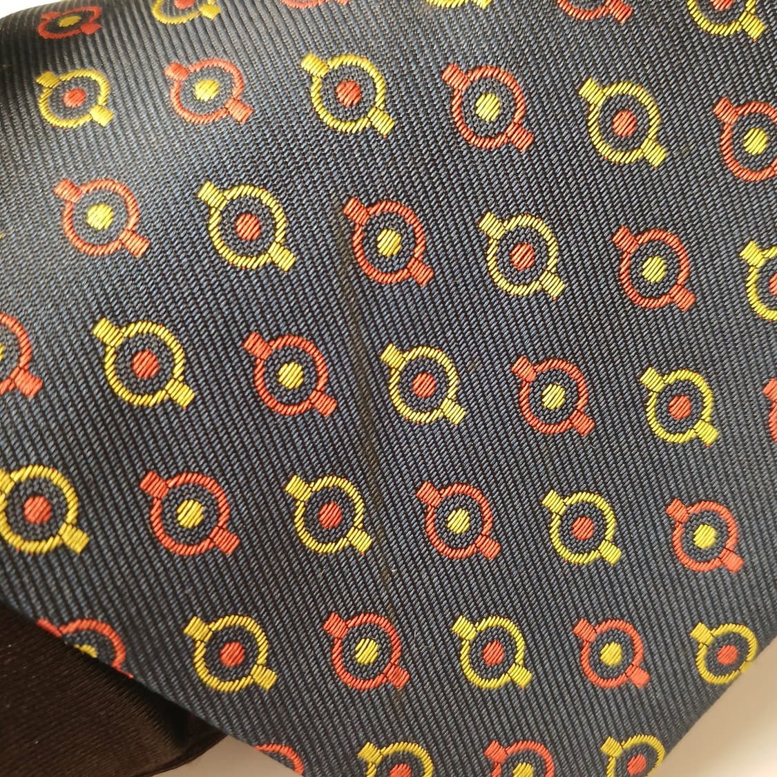 입생로랑 실크 네이비 로고 패턴 넥타이 9.8cm A등급 G29 상품이미지9