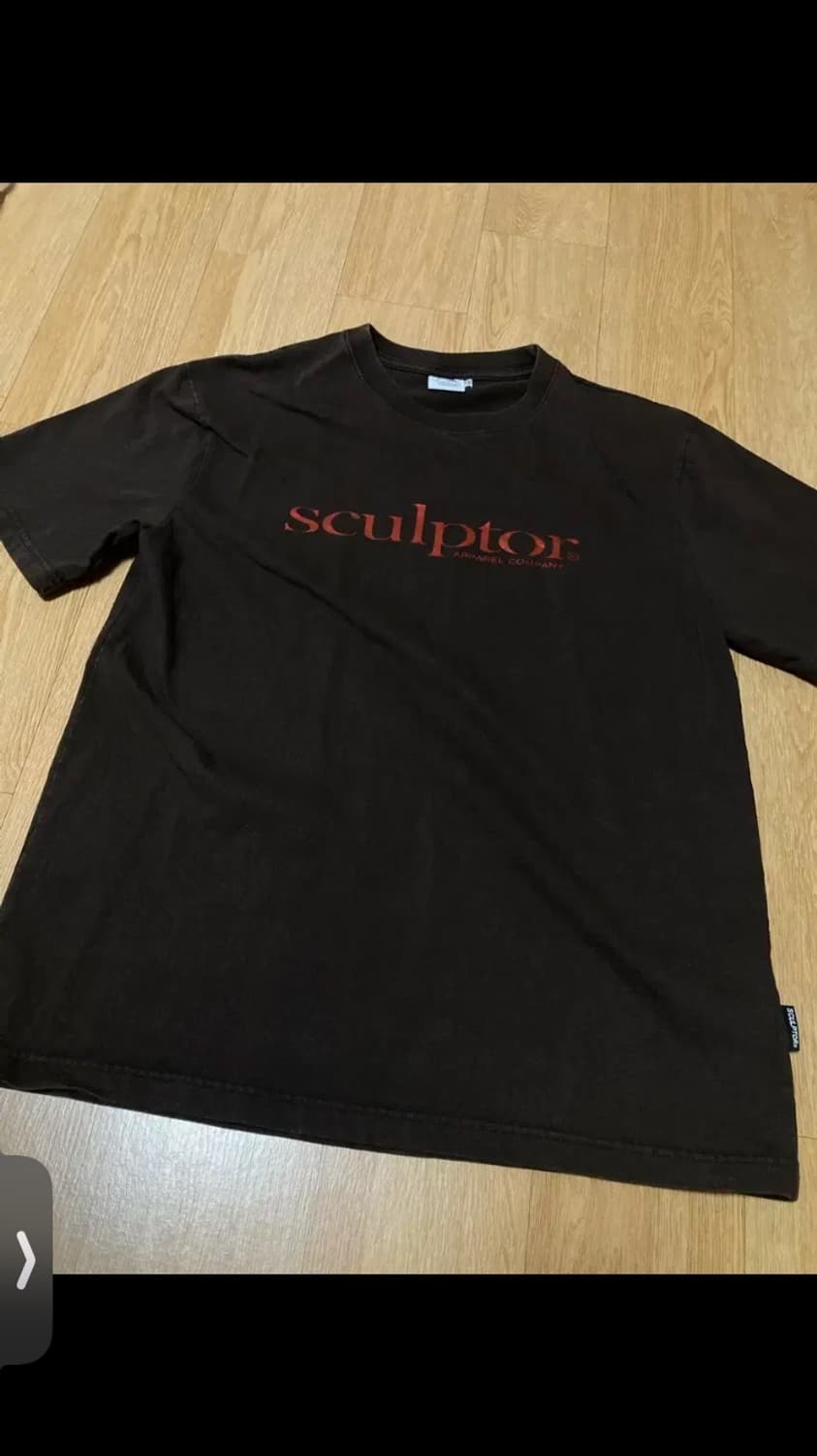스컬프터 티셔츠 Metallic Serif Logo Tee Brown 상품이미지3